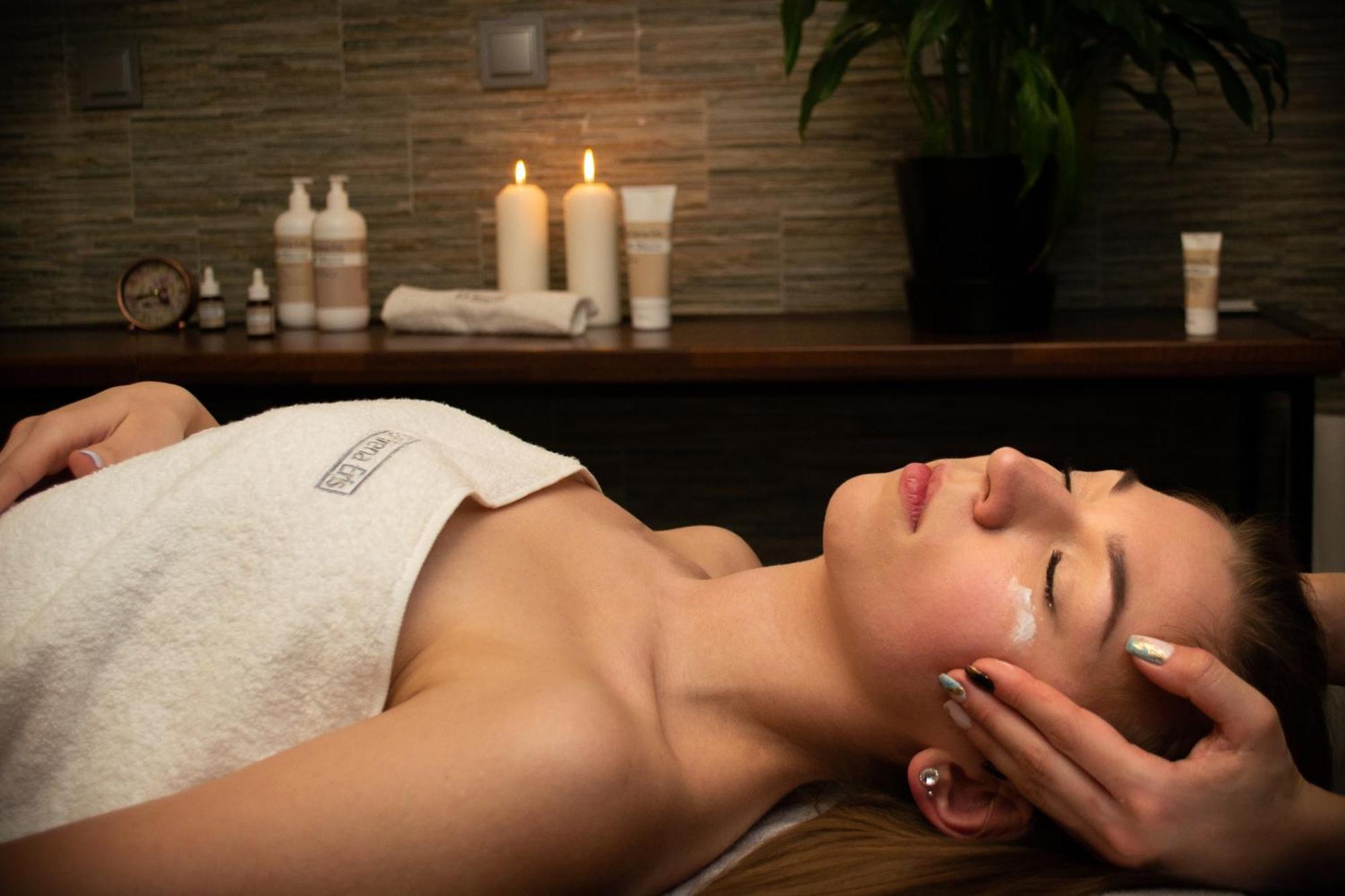 Hotel & Spa **** Kasztel Uniejow Εξωτερικό φωτογραφία